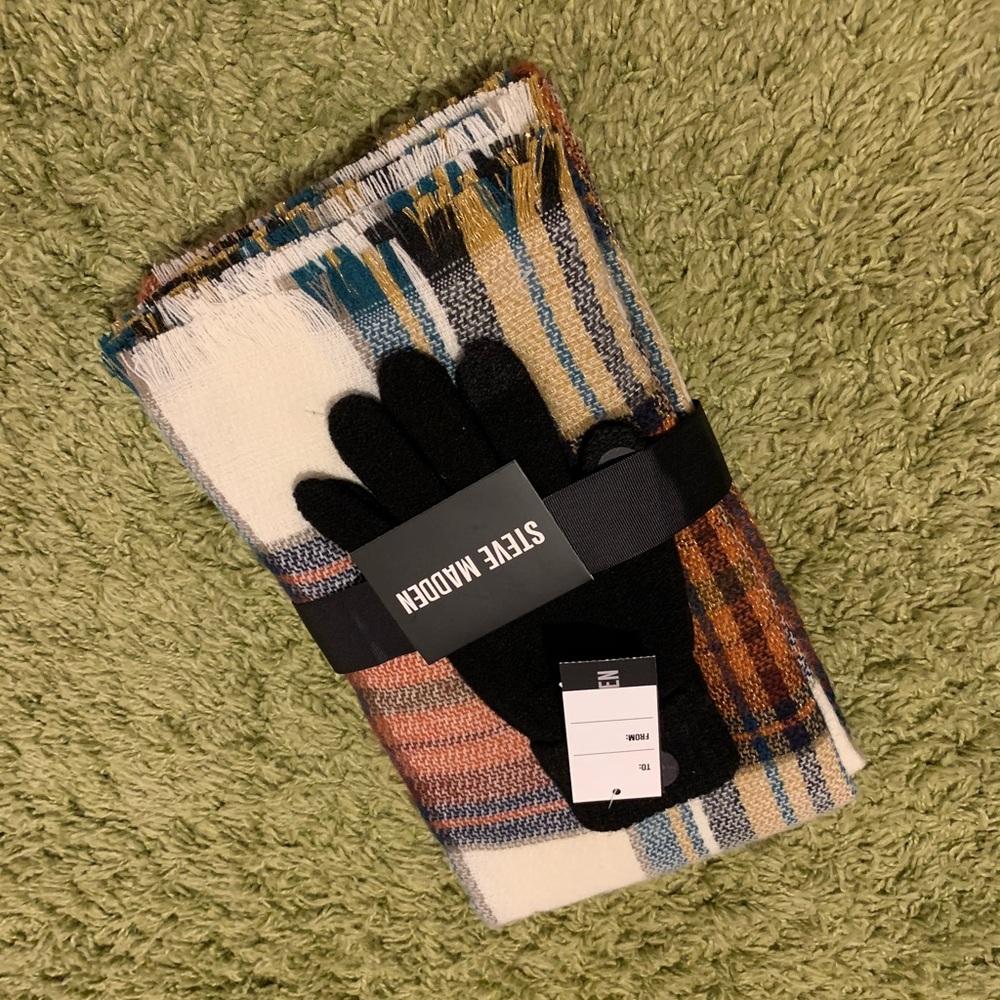 Steve Madden glove and blanket wrap gift set